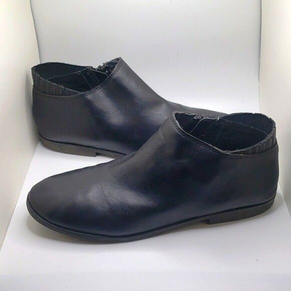 Kenneth Cole Reaction black flat ankle booties side zipper - Picture 1 of 9